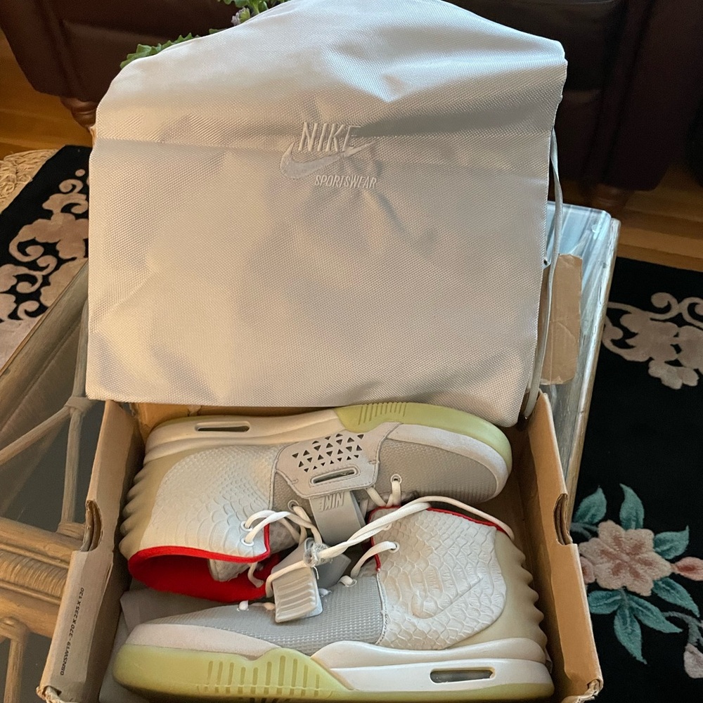 Nike Air Yeezy 2 NRG Pure Platinum W/ box & Dust Bag NIB - Picture 4 of 13